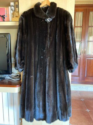 Abrigo de pelo negro El Corte Inglés