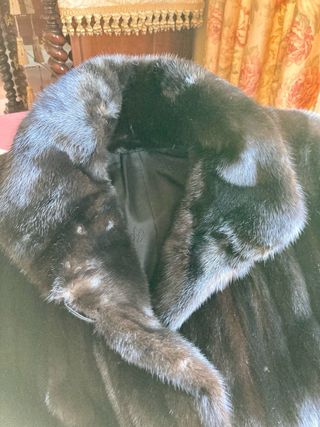 Abrigo de pelo negro El Corte Inglés