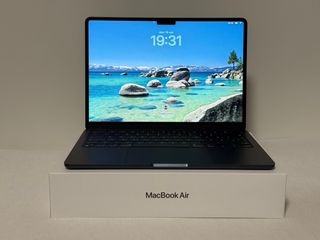 MacBook Air M2 13.6 Medianoche + Caja Original