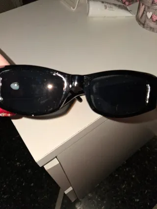 Occhiali da sole neri con logo