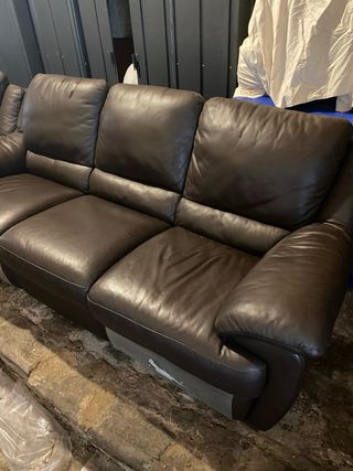 Sofá de piel Natuzzi marrón