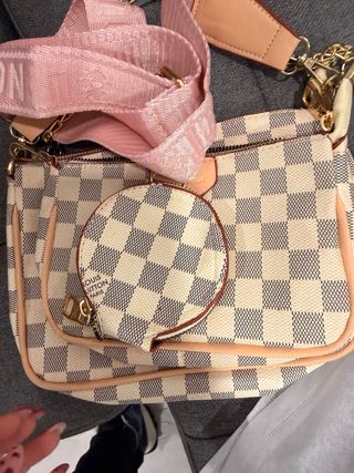 Carteira bege e rosa