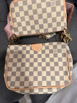 Carteira bege e rosa