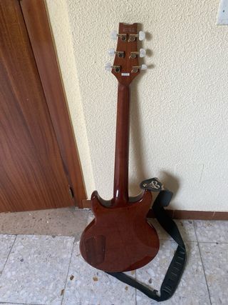 Guitarra Ibanez con funda