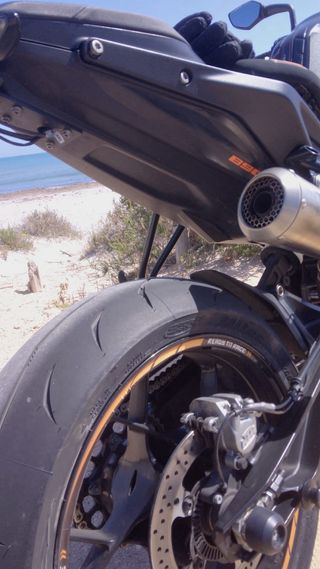 KTM 890 Duke Negra y Naranja