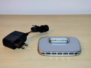 Belkin USB hub 7 puertos + cargador.