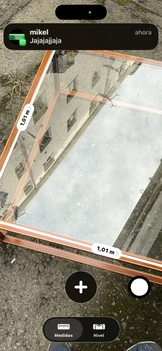 Mesa de centro de cristal y madera