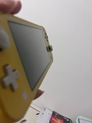 Nintendo Switch Lite Amarillo + Estuche + Pokémon