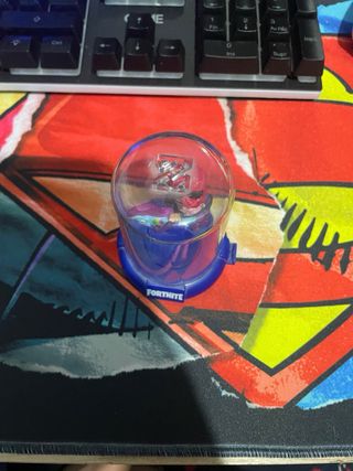 Figura Fortnite con Hacha