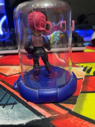 Figura Fortnite con Hacha