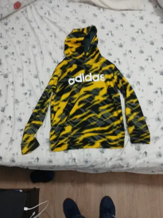 Sudadera Adidas con estampado
