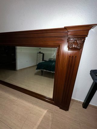 Espejo grande de madera