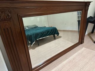 Espejo grande de madera