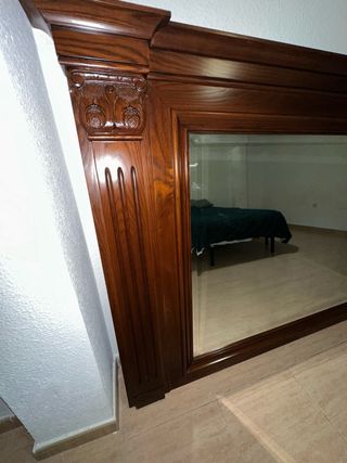 Espejo grande de madera