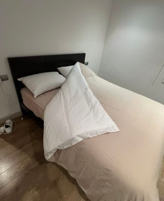 Cama matrimonial con colchón