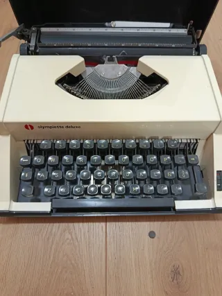 Máquina de escribir Olympiaette Deluxe