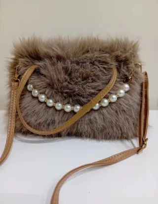 Borsetta ecopelliccia con perle