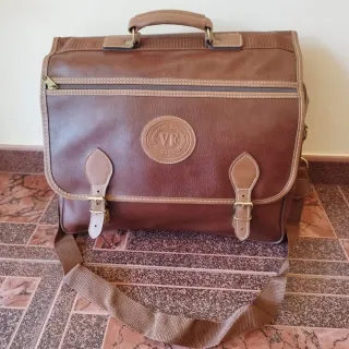 Maletín de piel marrón