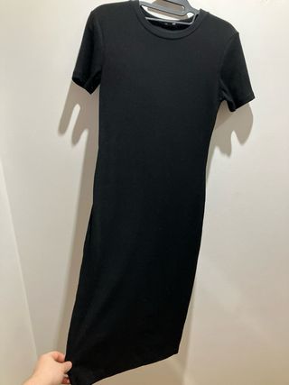 Vestido negro ajustado manga corta