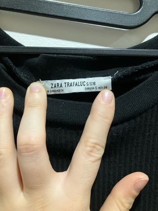 Vestido negro ajustado manga corta