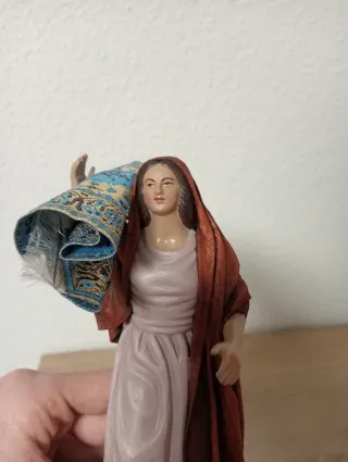 Figura Pastora Galán 17cm con Alfombra