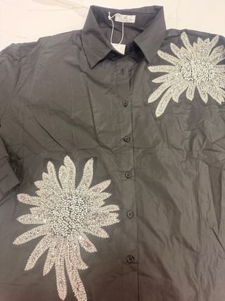Camisa LISSIMO preta com flores bordadas