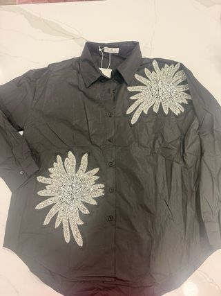 Camisa LISSIMO preta com flores bordadas