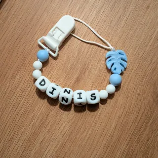 Prende-chucha personalizado com nome