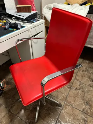 Silla giratoria cuero roja