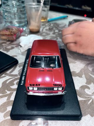Maqueta Coche SEAT 1800 Rojo