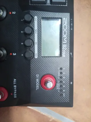 Pedalera multiefectos Zoom B2 Four para Bajo.