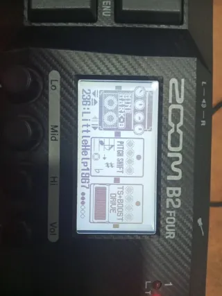 Pedalera multiefectos Zoom B2 Four para Bajo.