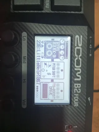 Pedalera multiefectos Zoom B2 Four para Bajo.