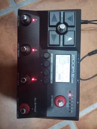 Pedalera multiefectos Zoom B2 Four para Bajo.