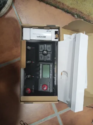 Pedalera multiefectos Zoom B2 Four para Bajo.