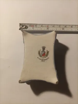 Cajita porcelana Capodimonte figuras querubines