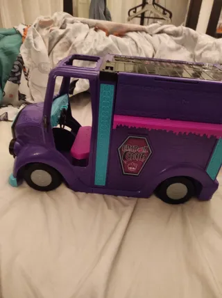 Monster High Camión Morado Monster fest g3