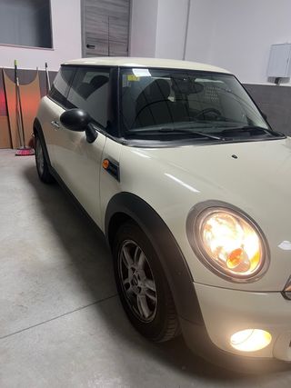 MINI Cooper d 2012