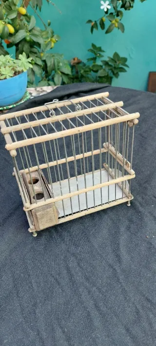 Jaula antigua de madera