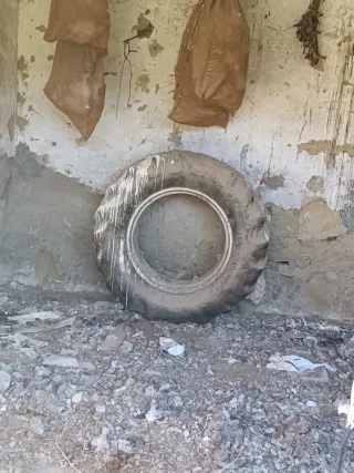 URGENTE !!SE REGALA!! 2 Ruedas de tractor usada