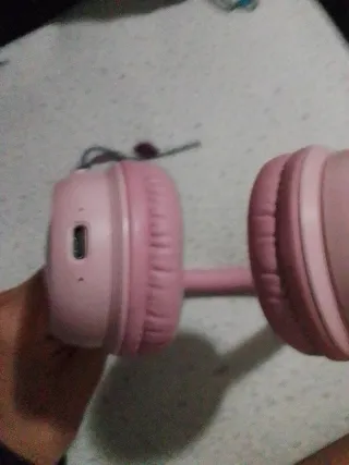 Auriculares portátiles rosas