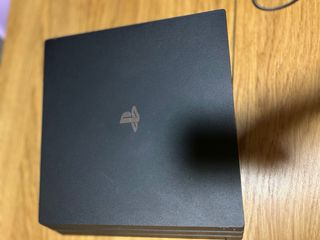 PlayStation 4 Pro + 3 joystick + 6 giochi