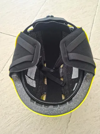 Casco de esquí infantil amarillo. Talla S 53-56cm