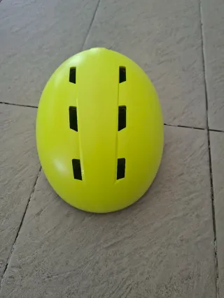 Casco de esquí infantil amarillo. Talla S 53-56cm