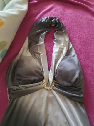 Vestido de fiesta plateado y gris