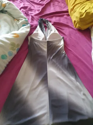 Vestido de fiesta plateado y gris