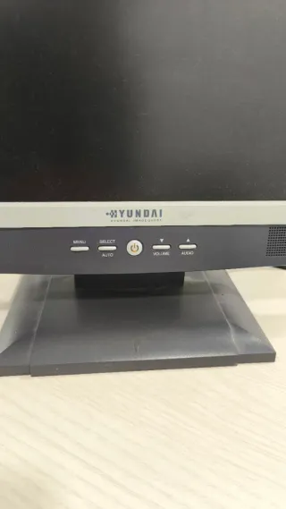 Monitor Hyundai 4:3 con altavoces