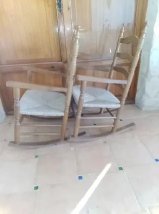 2 Sillas Mecedoras de Madera