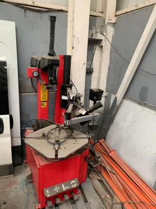 Máquina Desmontadora de Neumáticos