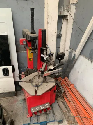 Máquina Desmontadora de Neumáticos